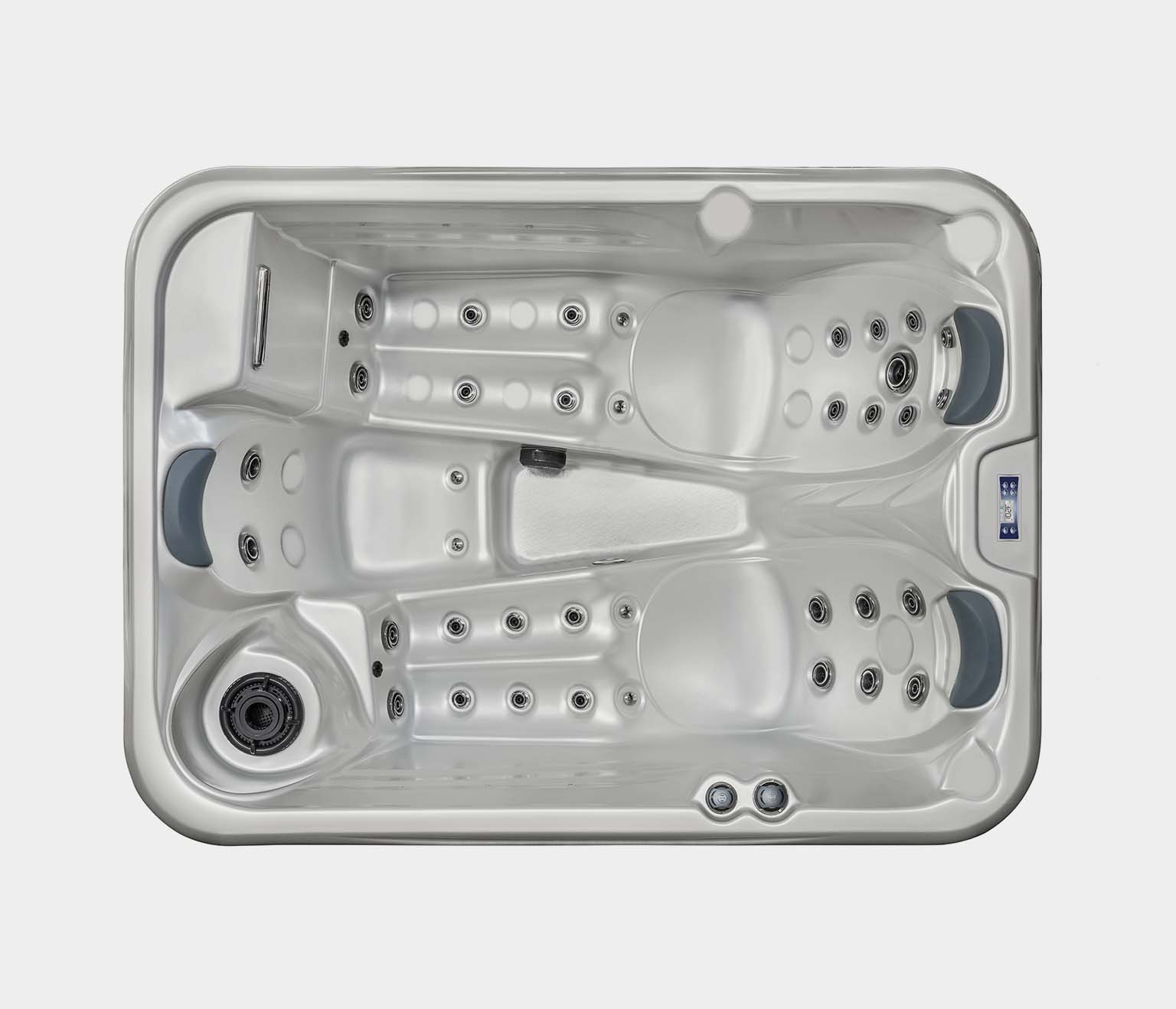 Spabad Celtic 4 från Hanscraft för inomhus eller utomhusbruk. Spabadet har plats för 3 personer, 1 sittplatser och 2 liggplats.